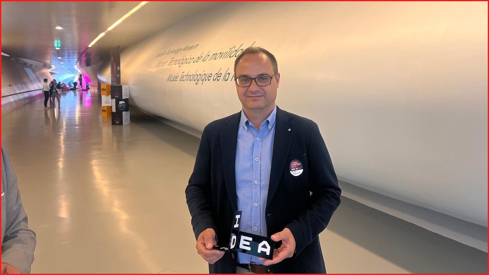 Nacho Miguelena, Director de Mecanus Innovación, recogiendo el Premio IDEA Futuro